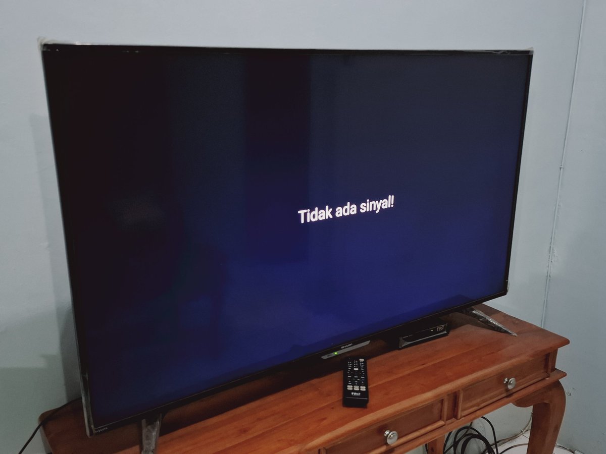 iputaprl's tweet photo. Halo @FirstMediaCares, ini kenapa ya dr hari rabu tv kabelnya selalu tdk bisa digunakan. Udh direstart, stop kontaknya udh dilepas pasang kmbali, udh berkali² tp masih tdk bisa jg. Mohon segera diperbaiki pelayanannya, saya udh rutin bayar tiap bulannya. (Foto tv eror terlampir) https://t.co/C4bA7mU07f