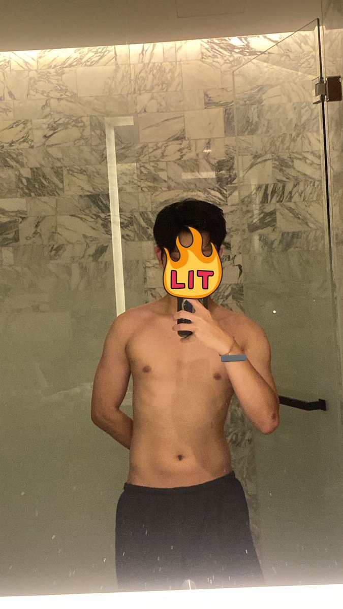 obeengg's tweet photo. tips badan terlihat sedikit lebih bagus: mirror selfie &amp; tahan perut sekuat tenaga 😀🤝🏻 https://t.co/yWICxIiBeD