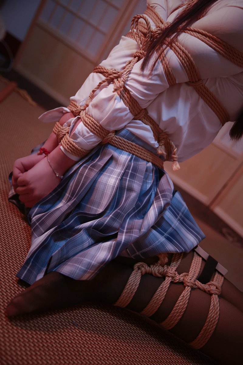 AyanoLanx's tweet photo. 听说您很擅长当M？能否采访一下..

是的，我每天都保持朝九晚十的加班工作，全年无休，早上被老板PUA，下午被客户PUA，晚上被同事PUA，没有年终奖，工资少的可怜，朋友少的可怜，除了干饭就是工作，24h随叫随到，听话乖巧，认打认骂，主动背锅，任劳任怨，生产队的驴都没我好使，才让我成为优秀的M。 https://t.co/RZTf3pePER