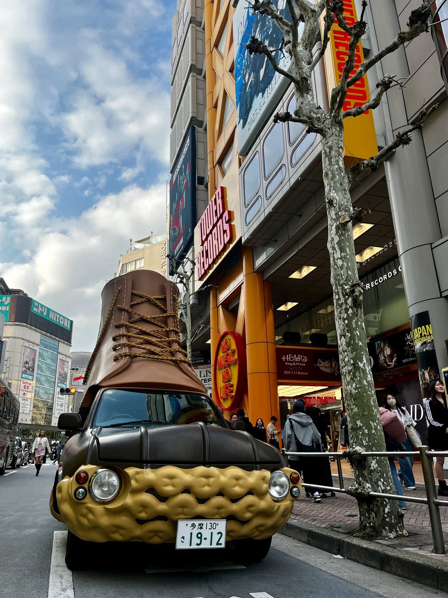 Bootmobile_JP's tweet image. #ブーツモービル は現在、 #渋谷 #タワーレコード 付近を走行中！
ぜひ探してみてください😊

撮った写真に #ブーツモービルを探せ を付けて投稿すると、#llbean のクーポンが貰えるキャンペーンも実施中です👍