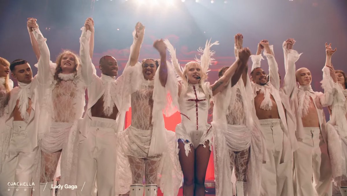 hitsignal's tweet photo. Thank you so much @ladygaga, that was your BEST SHOW EVER 💓 https://t.co/1e6DwcW8J1