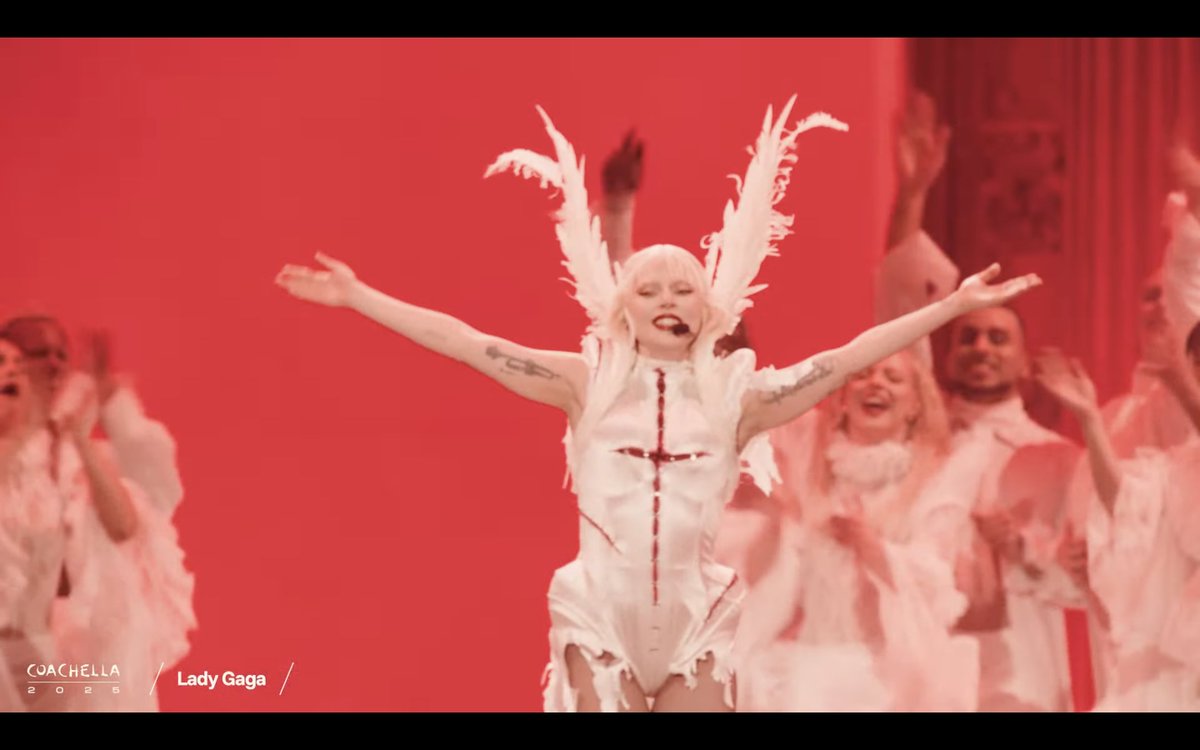 gagadaily's tweet photo. GOODNIGHT #GAGACHELLA https://t.co/JFmzlon77N