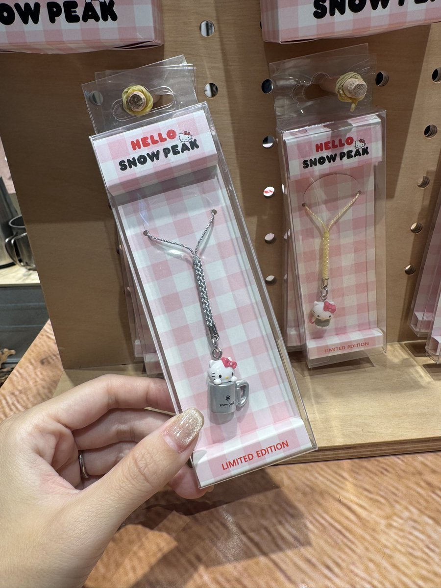  Peak - 【 韓国限定 】　スノーピーク　 peak　キティ　コラボ　キーホルダー スノーピークとキティちゃんのコラボ🌸🎀限定と聞くと欲しくなる〜！