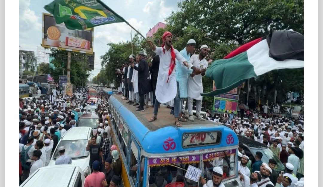 SaroopCKol's tweet photo. #SaveBengalFromMamata or else soon it will be #WestBangladesh 

Plz @PMOIndia @HMOIndia think about imposing #PresidentRuleForBengal or at least imposing #Article355 in some districts/areas.
#SaveBengalHindus!

@tathagata2 @theAshleyMolly @JasBJP @mrsinha @TMCWatch @anunaba2002 https://t.co/wJ74FOllxe
