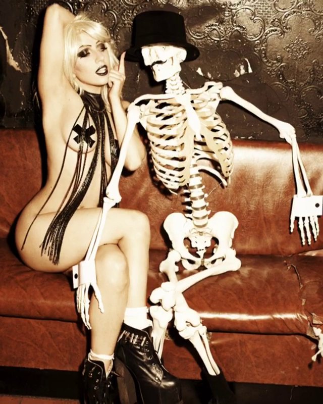 ladygagastems's tweet photo. Zombieboy &amp; Ellen Von Unwerth (2009 photoshoot) https://t.co/vns0q0zGWt