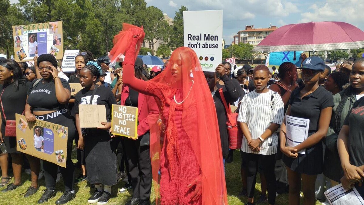 RFI's tweet photo. Violences faites aux femmes en Afrique du Sud: une pétition pour déclarer une «catastrophe nationale»
➡️ https://t.co/UkXo3KOlgy https://t.co/UCJGn9pDl7