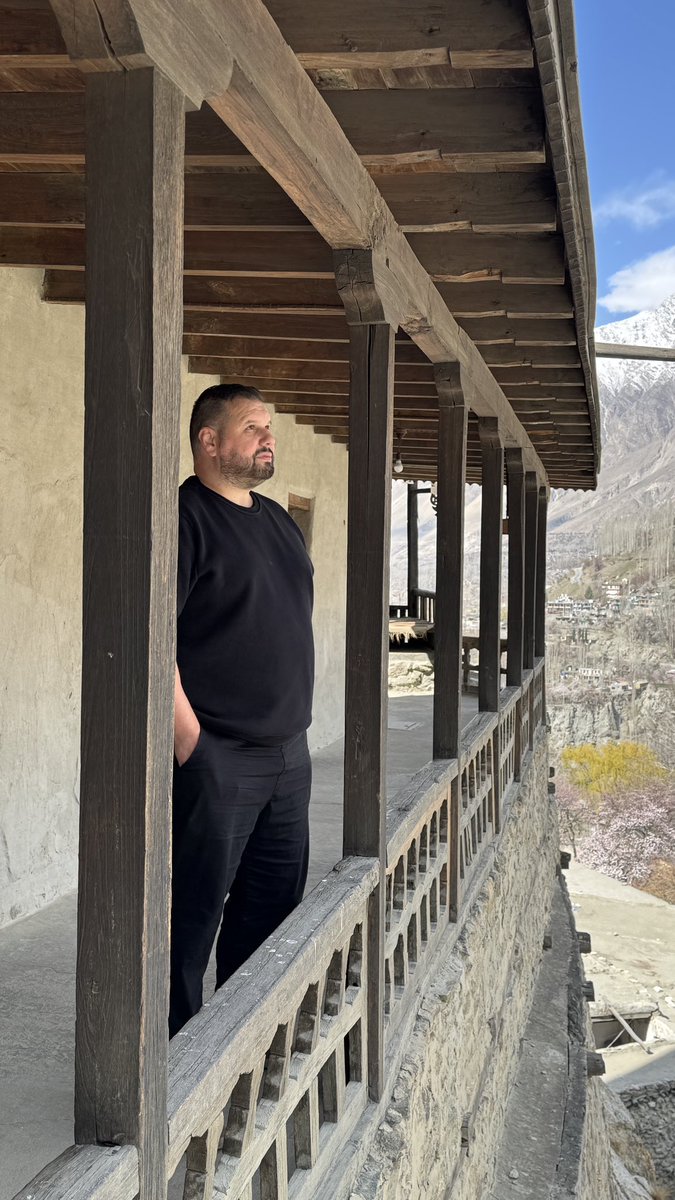 DanStoenescu's tweet photo. 🧵1/5 On a recent journey to Gilgit-Baltistan, in northern 🇵🇰, I had the privilege of visiting the historic Altit Fort and its serene Royal Garden 🏰🌿 — a place where time seems to stand still. #AltitFort #GB https://t.co/vc3c72eAj6