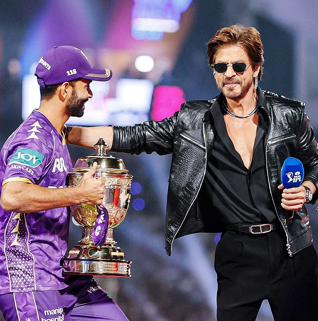 Rokte_Amarr_KKR's tweet photo. 🗣️SRK on Rahane : " Big hug for the captaincy, the batting and solid fielding. You are a complete all rounder and a great leader. " 💜 https://t.co/b7xa8iSU4q