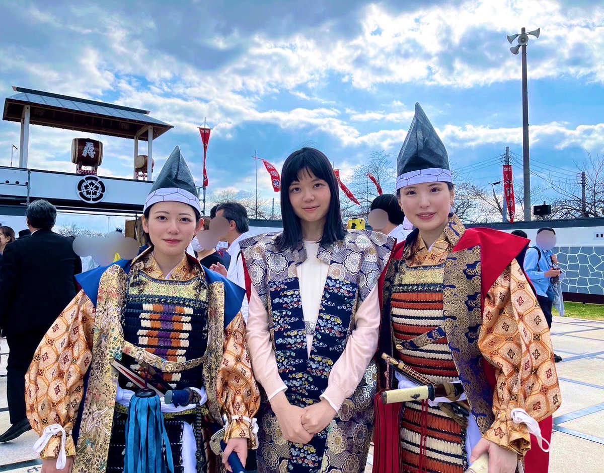 人間将棋、ご観戦ありがとうございました🌸
ずっと緊張していましたが、全力で楽しむ事ができました！
明日も素敵な企画が盛り沢山ですので、お楽しみください☺️

女流棋士たちで撮りました⚔️