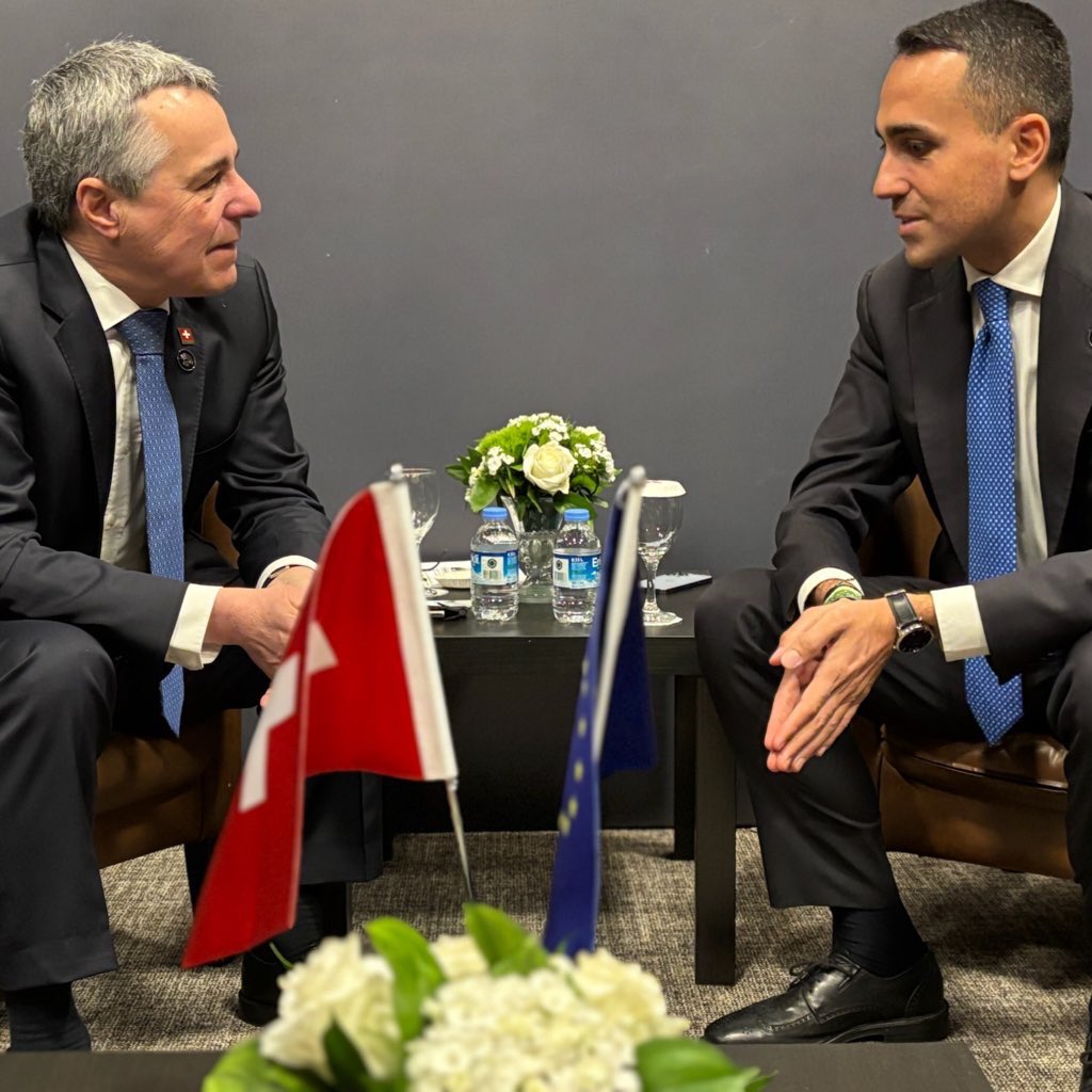 Insightful exchange at the #ADF2025 with <a href="/OHR_BiH/">OHR BiH</a> Christian Schmidt and <a href="/luigidimaio/">Luigi Di Maio</a>, EU Special Representative for the Gulf. 

We discussed global #challenges and the crucial role of #diplomacy and #dialogue in resolving conflicts.

#Meet4Diplomacy