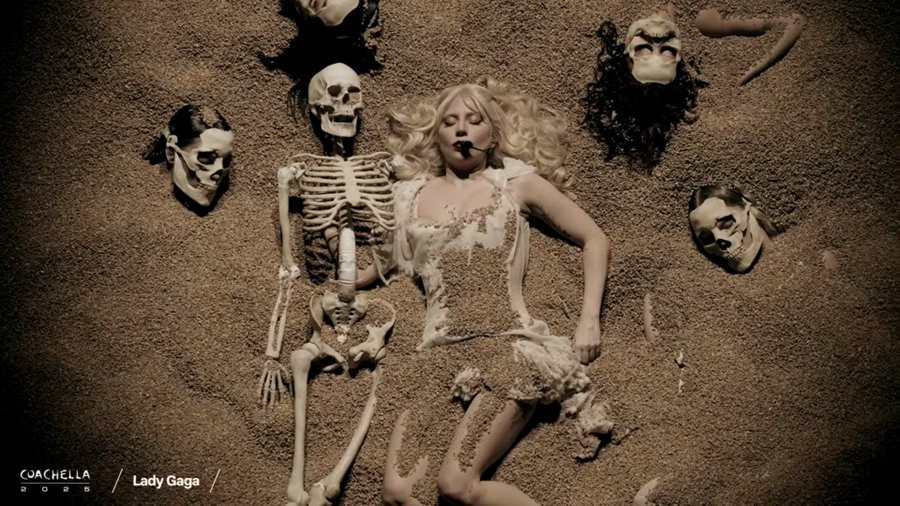 BraveForGaga95's tweet image. Gaga&apos;s Coachella show was absolutely INCREDIBLE, she served you choreos, vocals, theatrics, visuals, looks, EVERYTHING that you want to see from a f*cking GLOBAL superstar of her level and even more. THANK YOU Gaga, you said the show will be special and you DELIVERED #GAGACHELLA