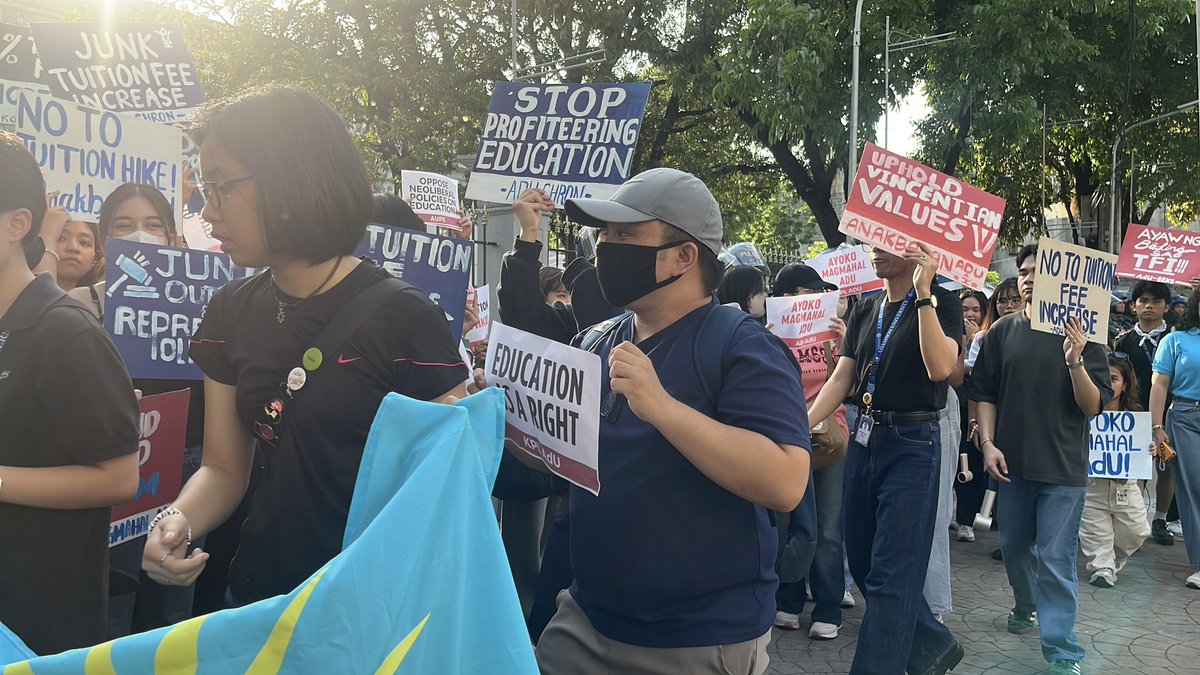 altermidya's tweet photo. Nagprotesta ang iba't ibang student organizations at publications sa Maynila nitong Biyernes, Abril 11, para tutulan ang nakaambang pagtataas ng matrikula sa Adamson University. 

Sa darating na pasukan, nagpanukala ng 5% na taas-matrikula ang administrasyon ng unibersidad. 

“Kada taon na may tuition fee increase, iniisip namin kung uunahin pa ba ang pag aaral o pagkain ng aming pamilya," pahayag ni Atty. Renee Co, first nominee ng Kabataan Partylist. 

Paliwanag ng grupo, isang karapatan ang edukasyon at hindi dapat ginagawang negosyo. 

Mga litrato at ulat ni Valentino Lisboa/Altermidya