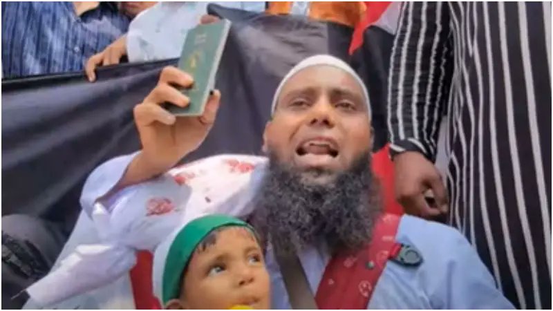 ‘পাসপোর্ট নিয়া আইছি, শইলে আর মানতেছে না, ফিলিস্তিনে পাঠানোর ব্যবস্থা করেন’