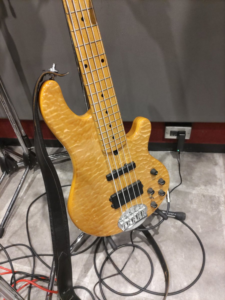 BLACKRO95448068's tweet photo. 【感謝】皆様に拡散して頂いたおかげで新しいベ―シストを迎えることが出来ました。
ほんとにありがとうございます！
newベーシスト共々不束者ではありますがこれからもよろしくお願いいたします https://t.co/I8y5nLDqPr