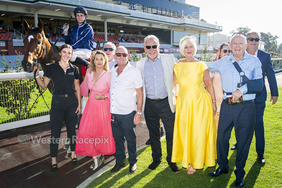 WesternRacepix's tweet photo. TALKANCO - 2025 Swan Draught Gimcrack Stakes (Group 3) @PerthRacing #WesternRacepix #GiddyUpAscot #ItalianDay
More ๐ธโ https://t.co/XhRFkk00xX https://t.co/A3Bvdy6T5z
