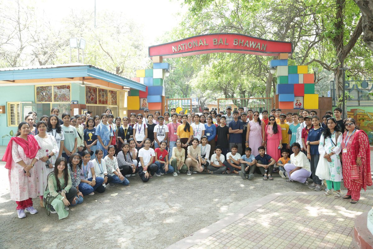 nbbdelhi's tweet photo. 09 से 13 अप्रैल, 2025 तक आयोजित कौशल प्रशिक्षण कार्यशाला के अंतर्गत देशभर से आए विभिन्‍न वायुसेना विद्यालयों के बच्चे राष्ट्रीय बाल भवन के मुख्य आकर्षणों का आनंद लेते हुए। 
#SkillDevelopment #BalBhavan #AirforceSchools #NEP2020
@narendramodi @mygovindia @EduMinOfIndia https://t.co/ZN0cEogvQC