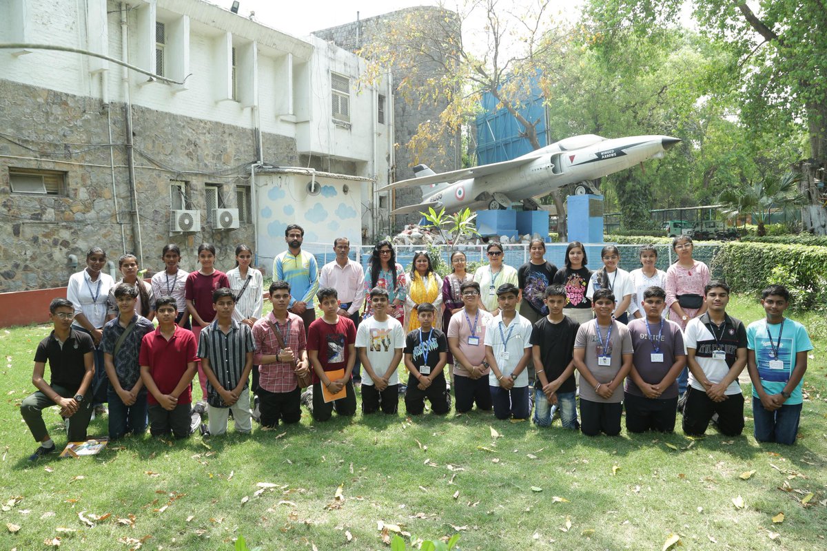 nbbdelhi's tweet photo. 09 से 13 अप्रैल, 2025 तक आयोजित कौशल प्रशिक्षण कार्यशाला के अंतर्गत देशभर से आए विभिन्‍न वायुसेना विद्यालयों के बच्चे राष्ट्रीय बाल भवन के मुख्य आकर्षणों का आनंद लेते हुए। 
#SkillDevelopment #BalBhavan #AirforceSchools #NEP2020
@narendramodi @mygovindia @EduMinOfIndia https://t.co/ZN0cEogvQC