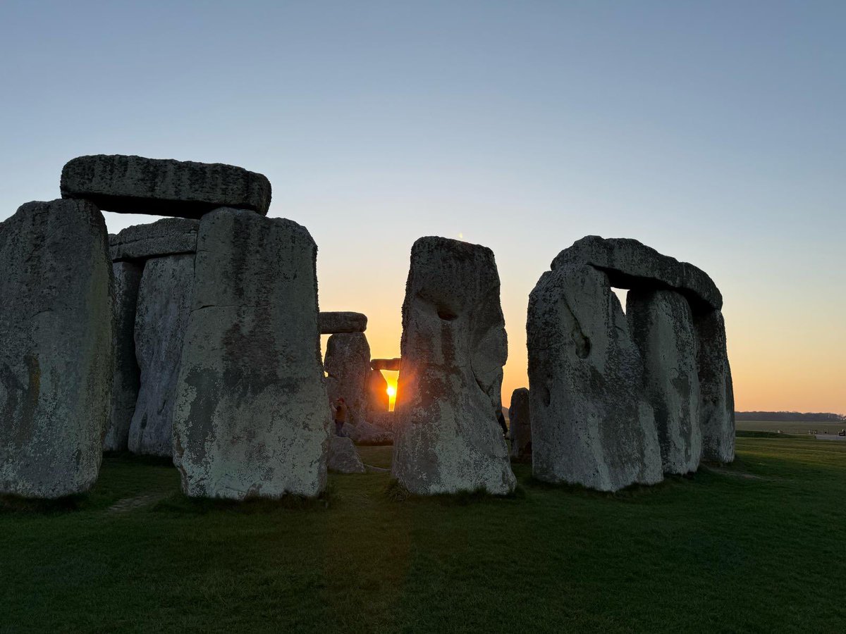 Sunrise at Stonehenge today (12th April) was at 6.19am, sunset is at 7.58pm ☀️