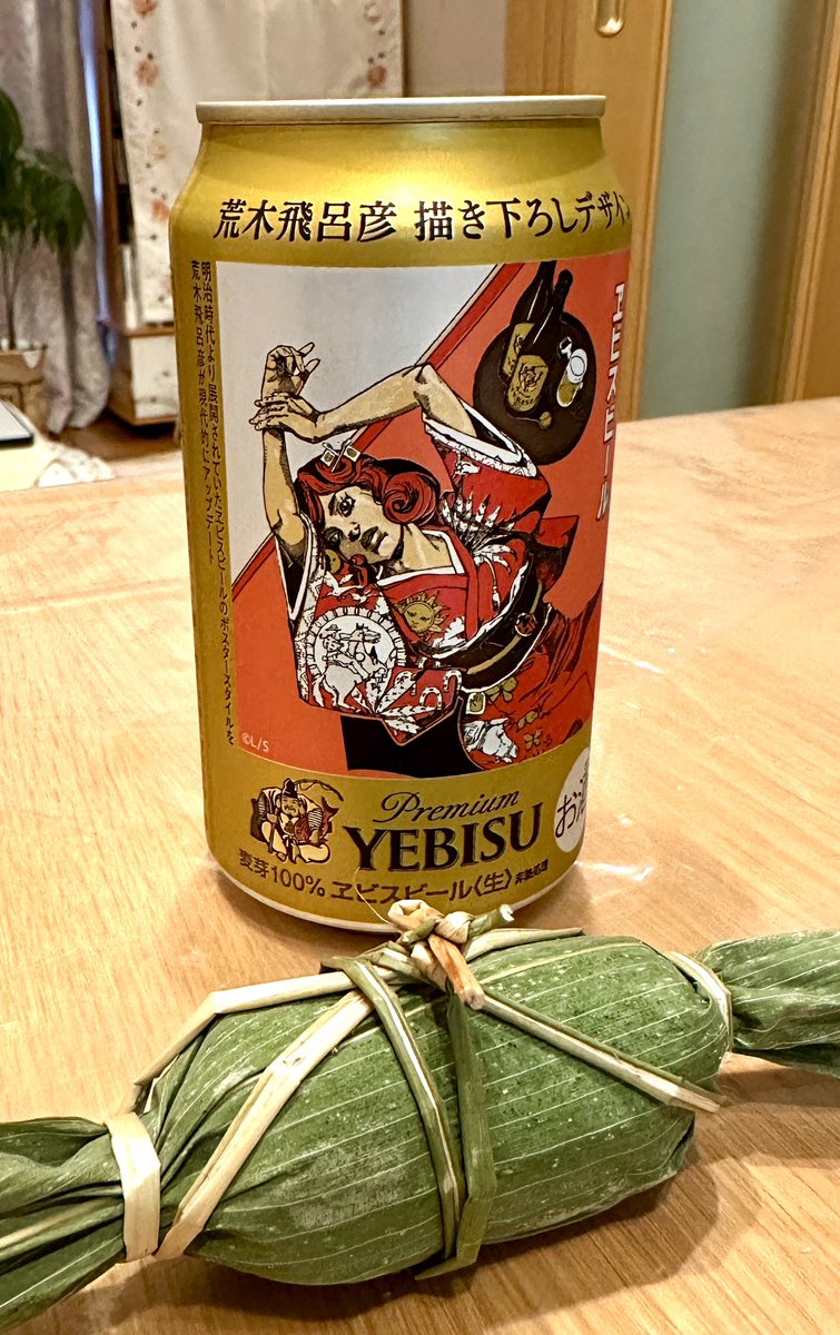 荒木飛呂彦先生デザインのビールをもらったのですが、多分誰でも最初にやるのは「どこにスタンドが潜んでいるのか」を探す事なんだな……。