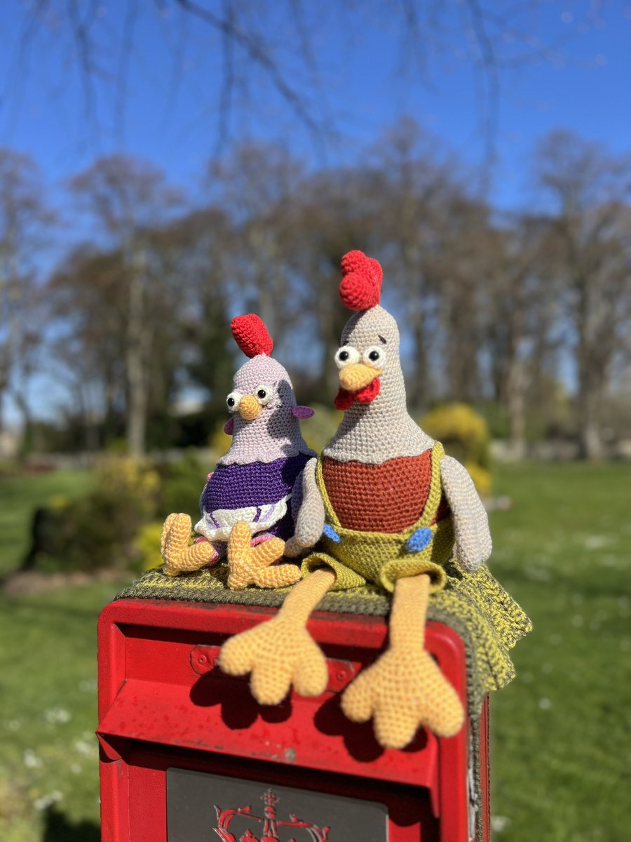 FionaBLees's tweet image. “I don’t want to be a pie - I don’t like gravy” Think this terrific #PostboxTopper may be the work of the Kinloss Crocheters 👏👏👏 #PostboxSaturday #ForresLovesLocal ❤️💛
