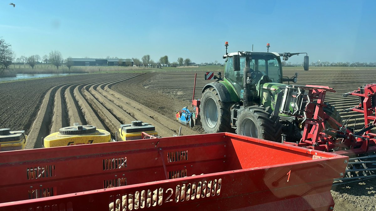Aardappels zitten weer in de grond👌. Conclusie: Nkg percelen dit jaar het beste.