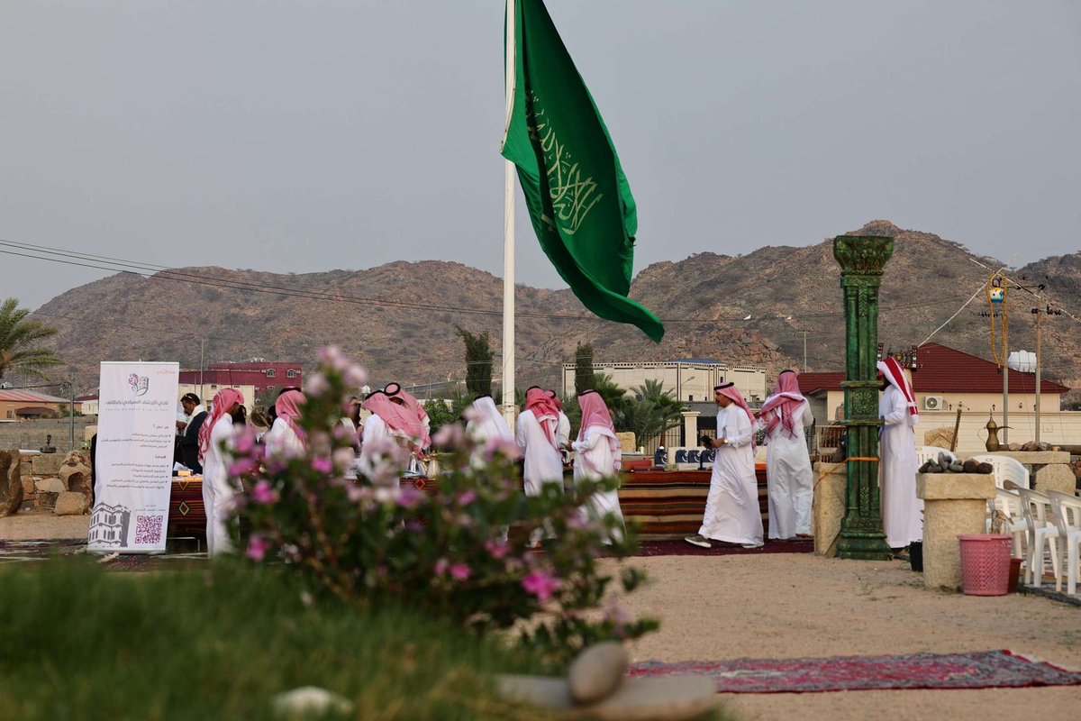 tourismexprt's tweet photo. يحتفل #نادي_الإرشاد_السياحي_بالطائف بهذه المناسبة السعيدة مع أعضائه ، متمنين للجميع عيدًا مليئًا بالفرح والبهجة و نجدد العهد ، ونتطلع لمستقبل مشرق للسياحة في الطائف. 
  #محافظة_الطائف     
#منصة_هاوي 
#وزارة_السياحة  
#الطايف_الان  

@gov_taif  
@Saudi_MT  
@Saudi_Hawi https://t.co/VHFqvH8SXy