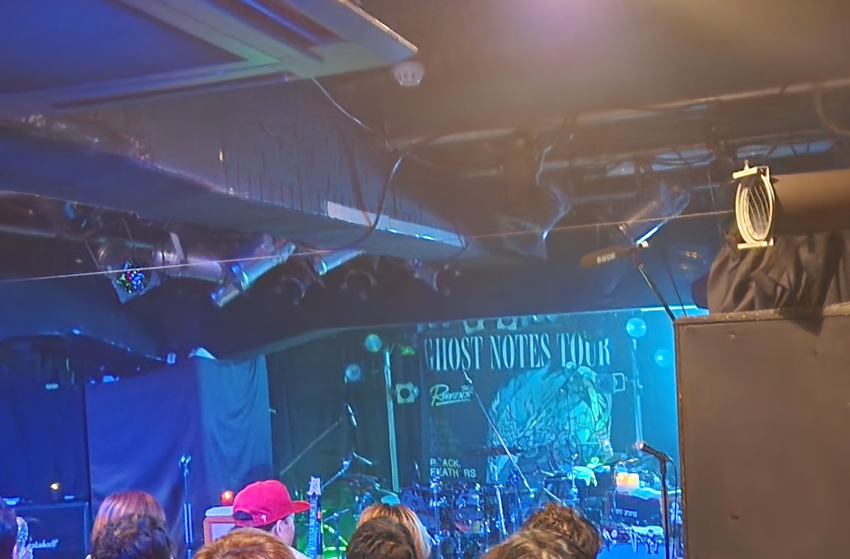 dearmoshpit's tweet photo. さて…極上の🎥のあとは
極上のLIVEを🔥🔥🔥
ほんしか…です✌️
#THERAVENS
#GHOSTNOTESTOUR
#新潟GOLDENPIGS https://t.co/ewm9GzMbsU