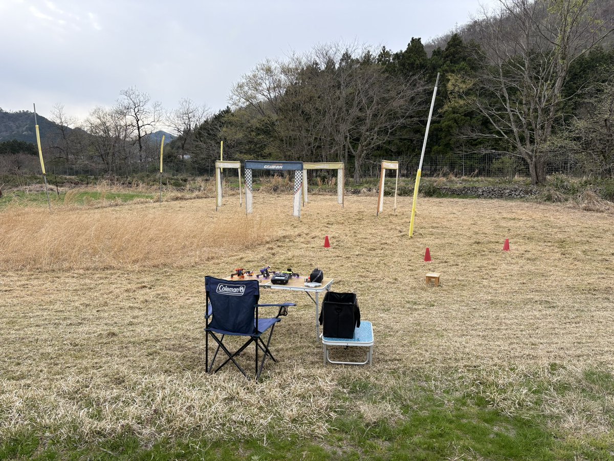 地元で練習してます。
田んぼは田植えの準備で追い出され…隣の荒地で練習します。

以前からオマケで申請していた場所。
草刈り、ゲート設置で完了。

少し狭いですが、最近はコンパクト練習を中心にしているので
なかなか良い感じです。