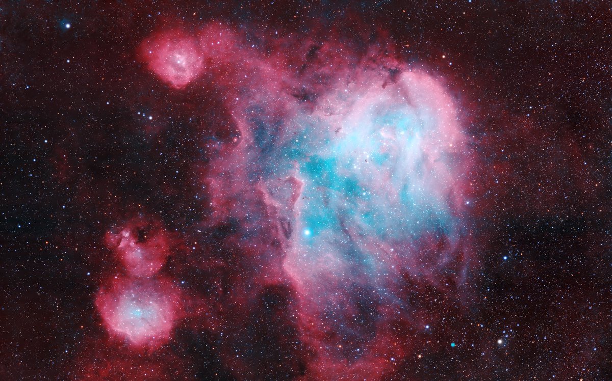 IC 2944 - Die Hollende Hoender. Ou data vasgevang in 2023 met 'n Canon DSLR en 'n 430mm teleskoop in Suid-Afrika, vanuit die erg ligbesoedelde burbs.

Die eerste een (blou en pienke) is 'n valskleur foto met genormaliseerde stuurstofdata. Dit beteken dat die suurstof sein