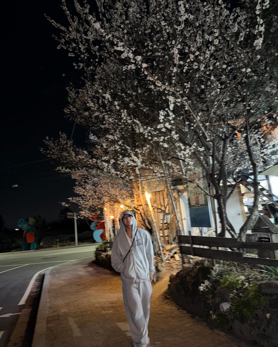 wonubliss's tweet photo. joshu_acoustic 🌸🩶 #조슈아 https://t.co/dzw81NnoJA