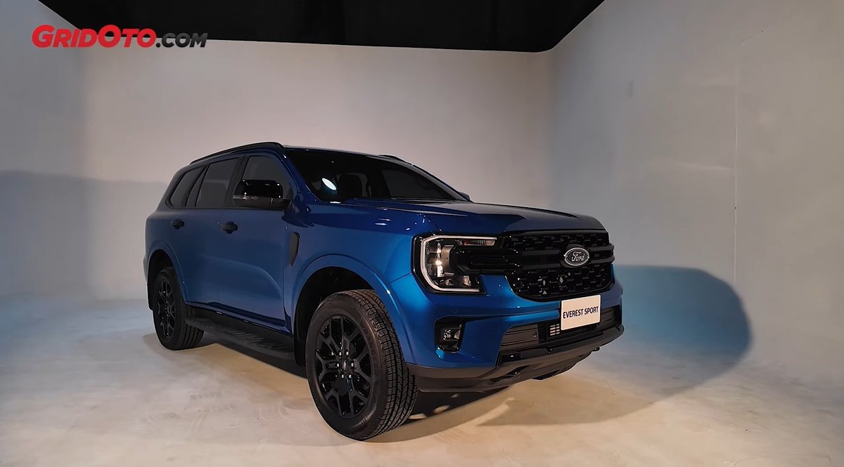 innovacommunity's tweet photo. Buat yg mau beli fortuner atau pajero sport, tapi khawatir jd arrowgun?

Bisa coba ford everest sport.
Gagah khas SUV Amerika, interior nya relatif lega. https://t.co/nnzYjRz9ue