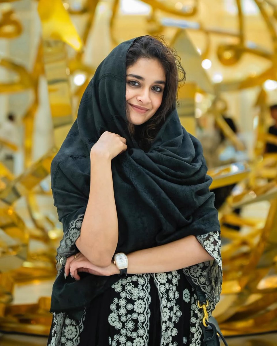 bollywood4200's tweet photo. Keerthy Suresh brings so much charm and charisma to the screen, making every scene she's in a delight to watch. Can't wait to see what she does next in Bollywood! #Bollywood #KeerthySuresh #ActingQueen https://t.co/85xyIV0EqH