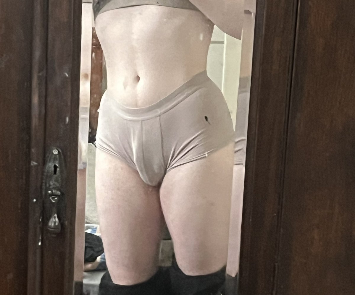 mishkii's tweet photo. boys can be built like this hehehe :3c] https://t.co/vv8QhYMdQe