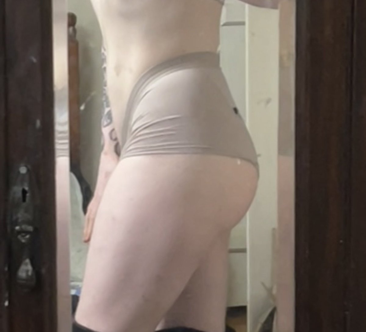 mishkii's tweet photo. boys can be built like this hehehe :3c] https://t.co/vv8QhYMdQe