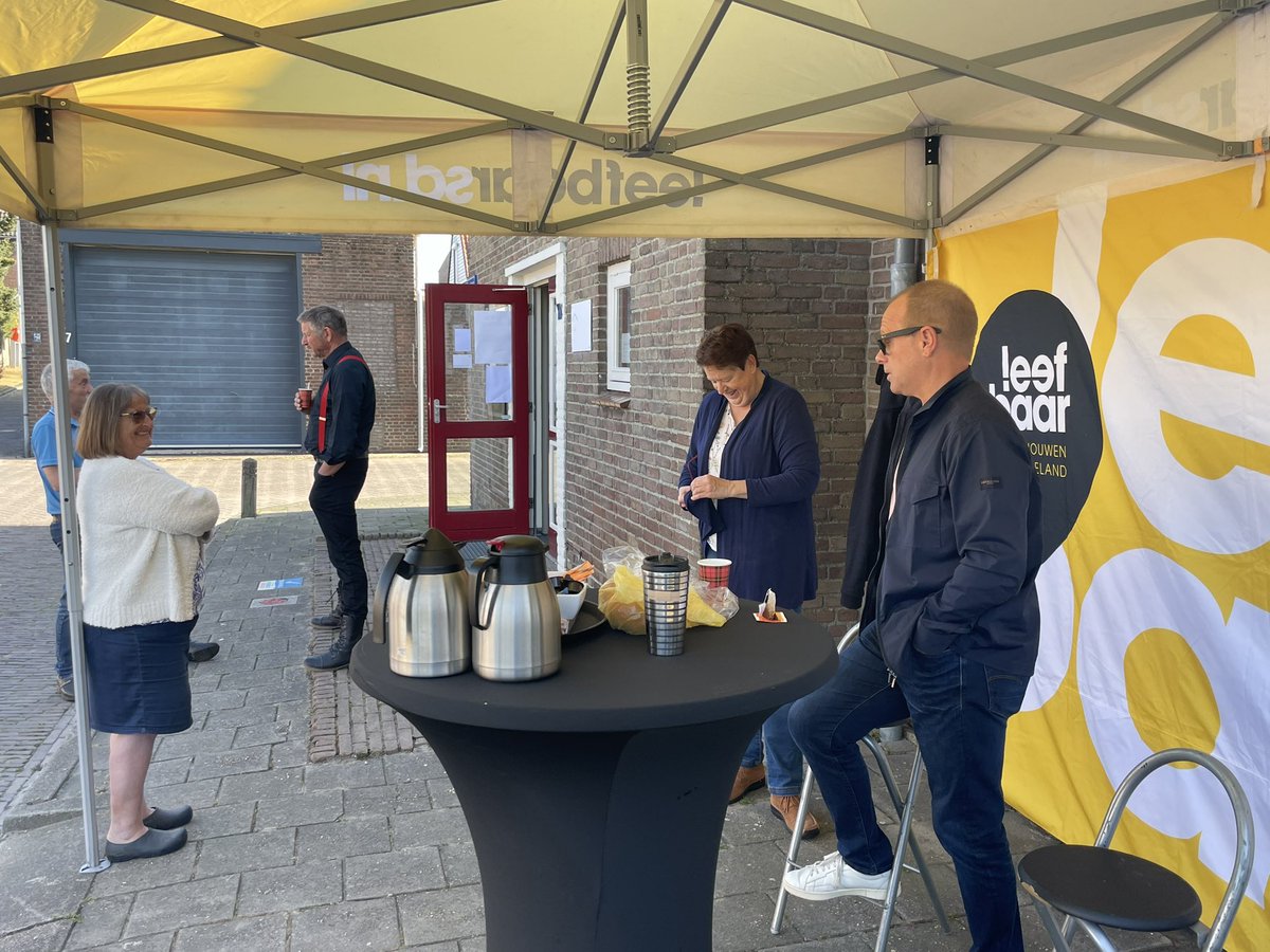 Alle inwoners en ondernemers van #sirjansland zijn tot 11 uur welkom om in de @leefbaarsd tent in gesprek te gaan met #kernvertegenwoordiger @roy_klop  #fractievoorzitter <a href="/ronbrink61/">Ron Brink</a> en #raadslid @laurencehaack over alles wat er speelt en leeft in #Sirjansland eo #streekholders