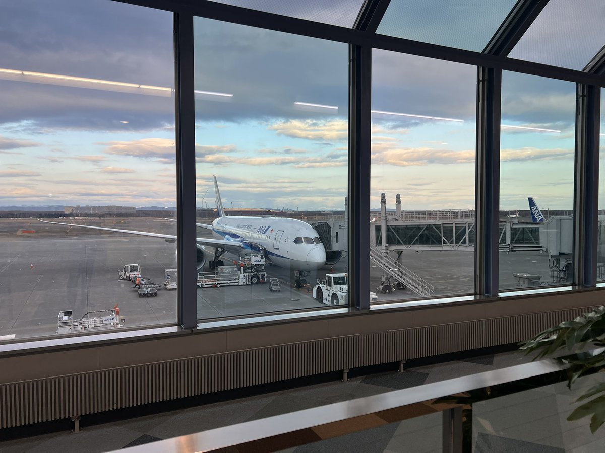 hiroshi0273's tweet photo. Heading to ITM✈️

#日本kneeosteotomyandjointpreservation研究会 
#jkops 

#40センチから片足で立てる様に
#半月板切除はお控えください
#arthroscopicbeltcapsulodesis 
#meniscotibialligament 
#内側半月板逸脱 
#abc法 
#半月板制動術 
#膝矯正術
#新時代のAKO https://t.co/StaihMCFgp