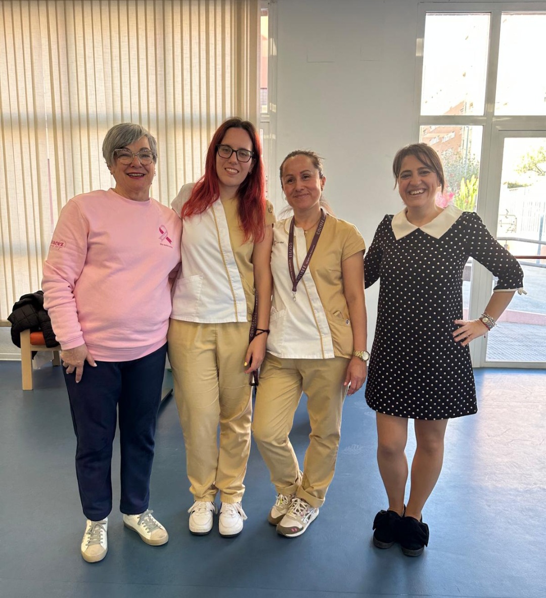 Nuestras compañeras Fini y Lore han acudido a la residencia de la tercera edad, Colisée Alicante, para impartir una charla sobre la importancia de seguir realizando revisiones aunque sea a edades tardías.
Hemos recibido mucho cariño de nuestros mayores.