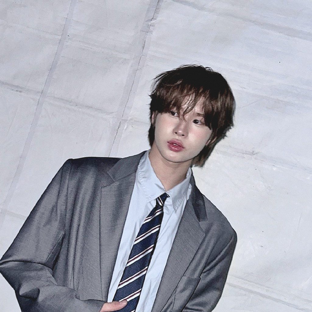 ㅤㅤㅤㅤㅤㅤ𖤩˖࣪ I didn’t forget to take a photo of myself while in Bangkok—amidst the hustle and bustle of the city and the tropical sunlight embracing my skin, I captured that simple moment so I could keep it and share it, like a memory I never want to fade away.