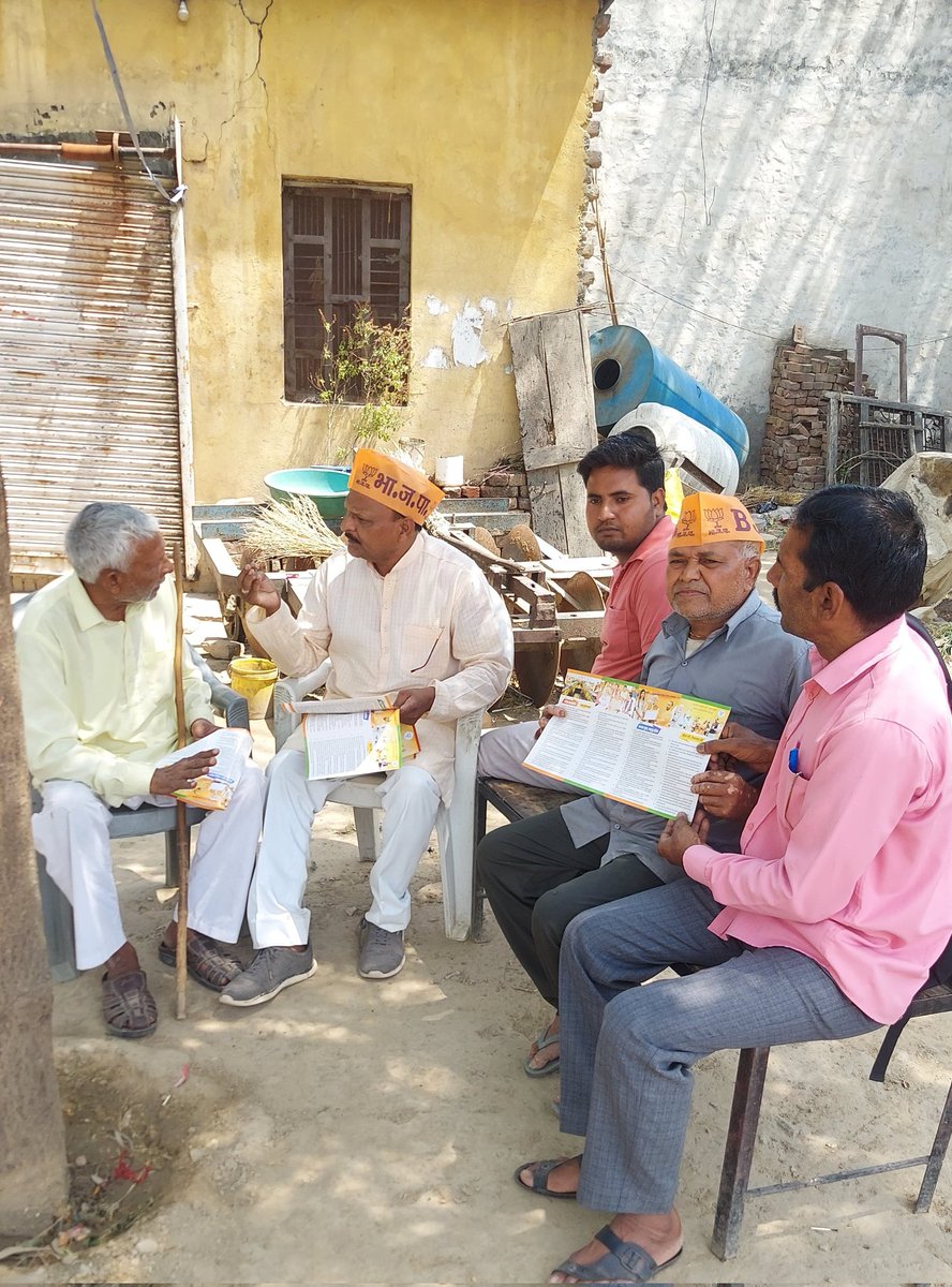 tarunsethbjp's tweet photo. भाजपा के ग्राम चलो अभियान के अंतर्गत आज ग्राम अजीजपुर में जाकर घर-घर संपर्क कर सरकार की 8 वर्ष की उपलब्धियों को बताया। एवं पुस्तक एवं पत्रक बांटे। इस अवसर पर ग्राम प्रधान समेत काफी ग्रामवासी व कार्यकर्ता उपस्थित थे
@rajnathsingh @Bhupendraupbjp @idharampalsingh @myogiadityanath https://t.co/wfP1bTSup7