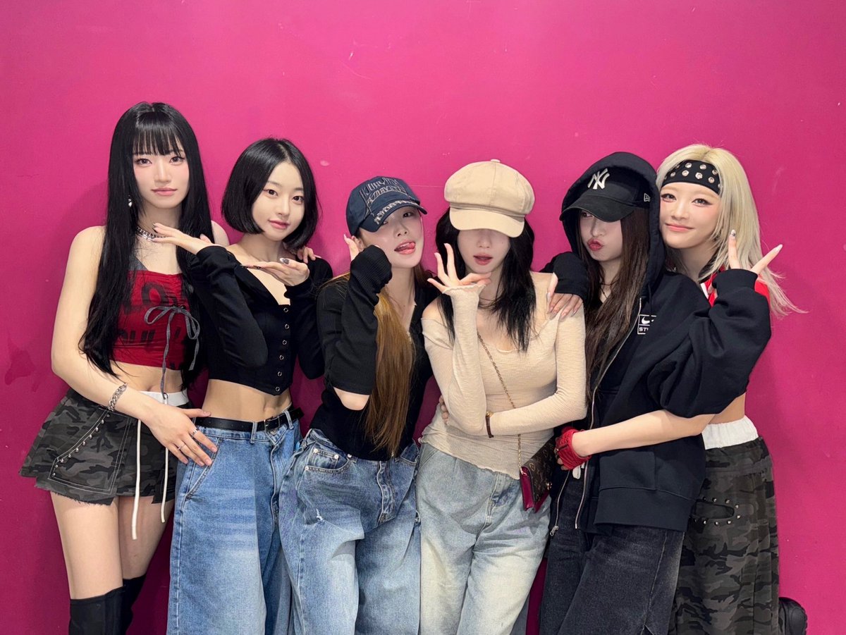Billlieofficial's tweet photo. [#Billlie] 250412 MBC 쇼! 음악중심

🔗 https://t.co/6XVWXkbKv4

#빌리 
#MOONSUA #문수아
#SIYOON #시윤 
#SNAP https://t.co/V0KSaBbrZc