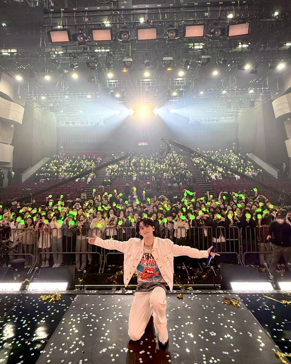 으맠중심까지 했네요 우리!!!! 오늘도.. 정말 진심으로.. 떼창에 또 감동을ㅠㅠ🥹 Too Much 때도 시즈니 목소리 너무 좋더라ㅠ 다들 목 나가는건 절대 저도 싫은거 알죠ㅠ? 이번주 너무너무 고생했고 너무너무 감사했어요! 내일 일본에서 봐요! 푹 자길😴

#MARK #마크 #MARK_1999
#NCT #NCT127