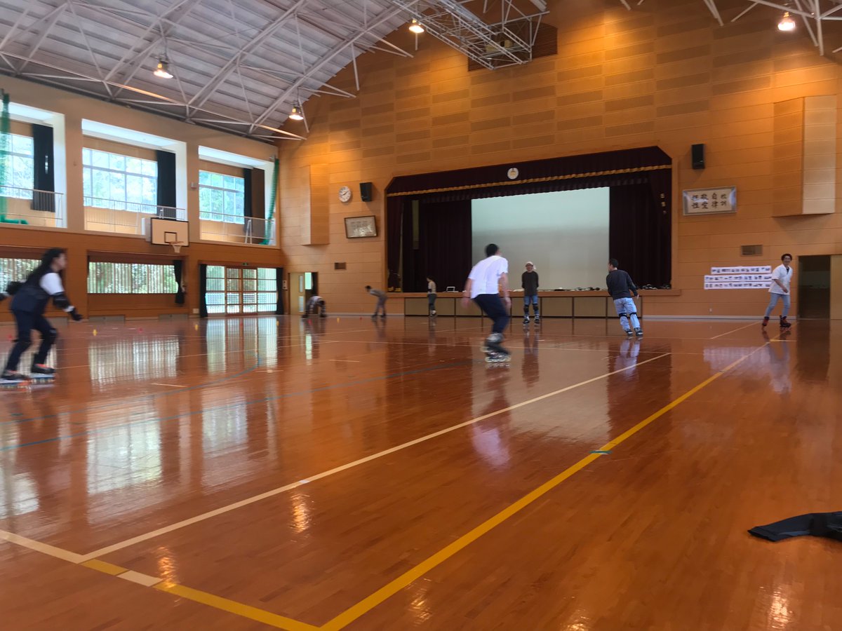 KagoshimaSkates's tweet photo. 4月のイベントです。
旧田代小学校体育館
〒897-0202 · 鹿児島県南九州市川辺町清水7181
4/19㈯　体育館無料開放
14時～16時
4/20㈰　インラインスケート教室＆交流会
12時～15時
初めてされる方、また練習したい方は是非遊びに来て下さい。
参加費は無料！貸靴プロテクターは有償（1SET　500円）です https://t.co/rFqJFjXB0j