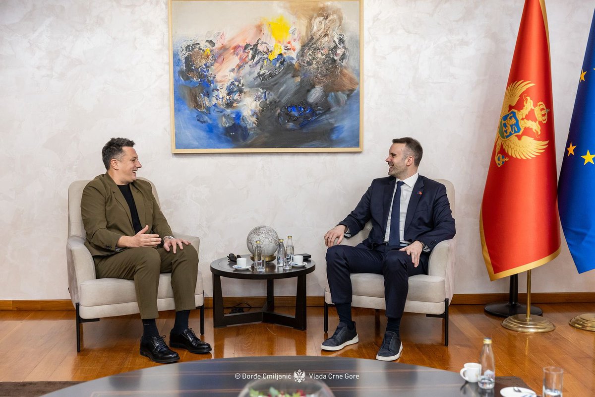 MickeySpajic's tweet photo. Povratak istaknutog glumca Andrije Miloševića u Crnu Goru i na crnogorsku umjetničku scenu označiće početak strateške saradnje u oblasti crnogorske produkcije filmova i serija, ali i pozorišta i festivala. Želimo da ljude koji su se ostvarili van naše zemlje podstaknemo da sa njihovim kolegama koji žive i rade u CG zajedničkim snagama gradimo jednu novu viziju crnogorske kulturne politike 🇲🇪❤️