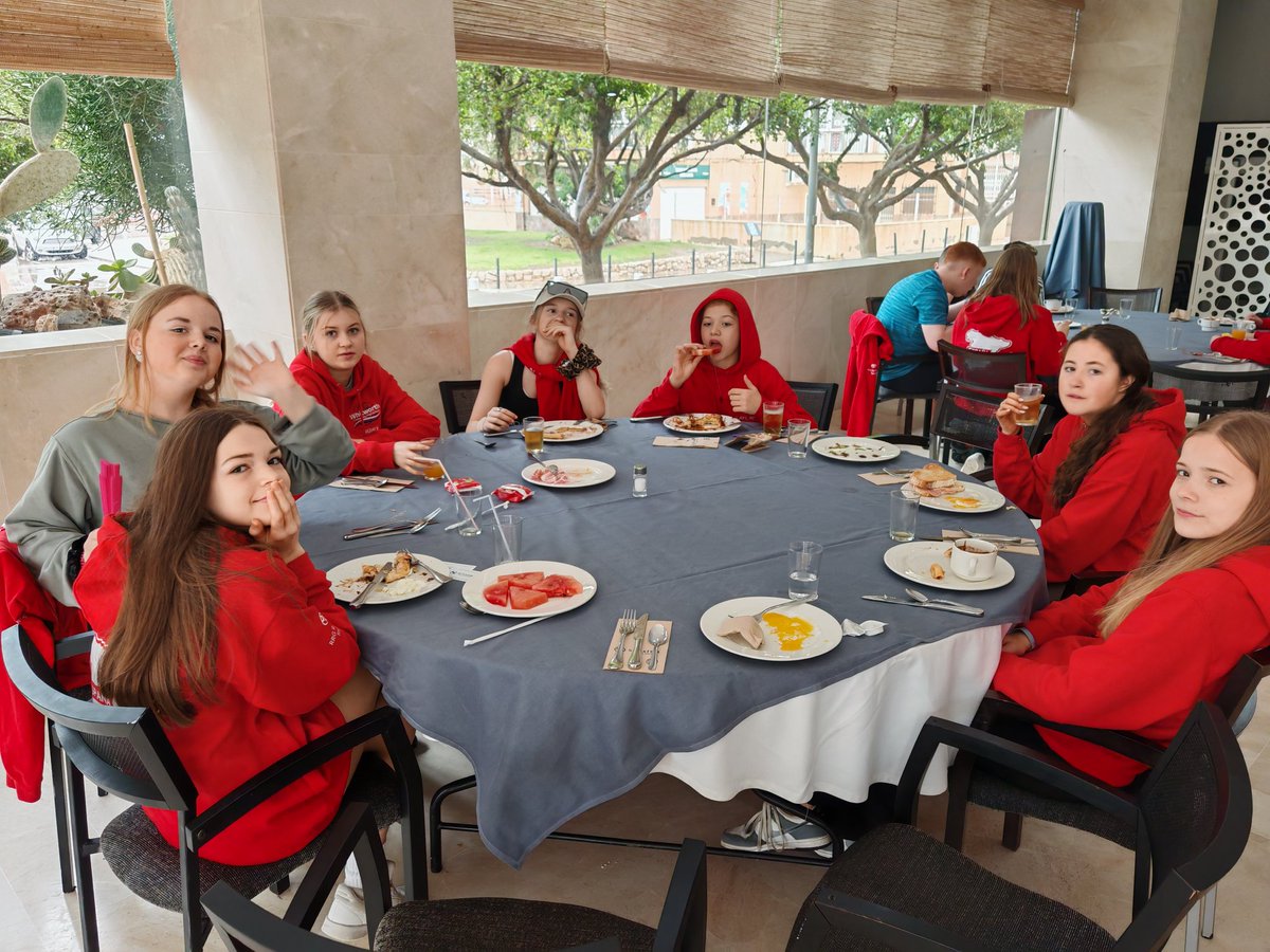WCHS_MFL's tweet photo. Our final morning and not quite the weather we've been used to. We're all packed but still plenty of activities to do before we leave #WCHS #ultimodia #packedschedule https://t.co/mtBWR16bbY