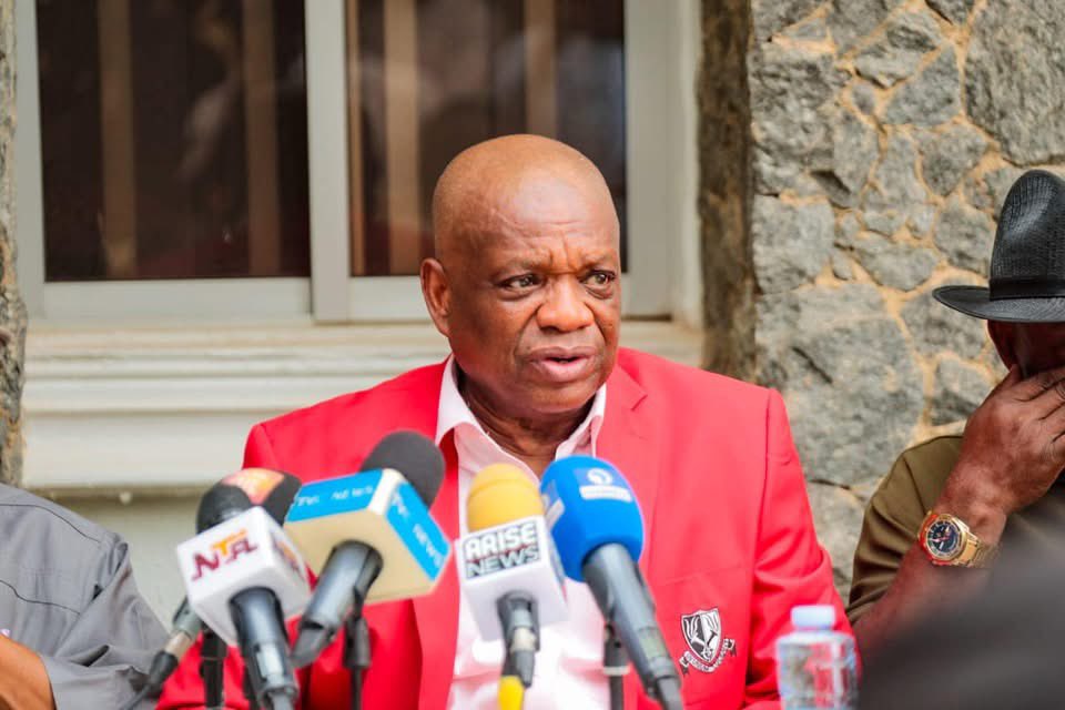 PeopleOfAbia's tweet photo. Which past Governor did well more than the other during his tenure as the governor of Abia State?

Sen. Orji Uzor Kalu (1999 to 2007)
Dr. Okezie Ikpeazu ( 2015 to 2023) https://t.co/u7HjQxxr5O