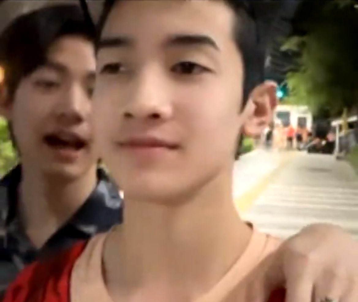 judieseiei's tweet photo. เอออเอาสิ หวงขนาดไหนก็ดู โอบไหล่ตลอดเวลา น้องเกสไปไหนพี่ไปด้วย เอ้ออ คนนึงก็ขี้หวงโอบตลอด คนนึงก็ขี้อวด ชอบใจนักสิมีคนหวงน่ะ 🙂‍↔️  https://t.co/bj6HASuwpv
