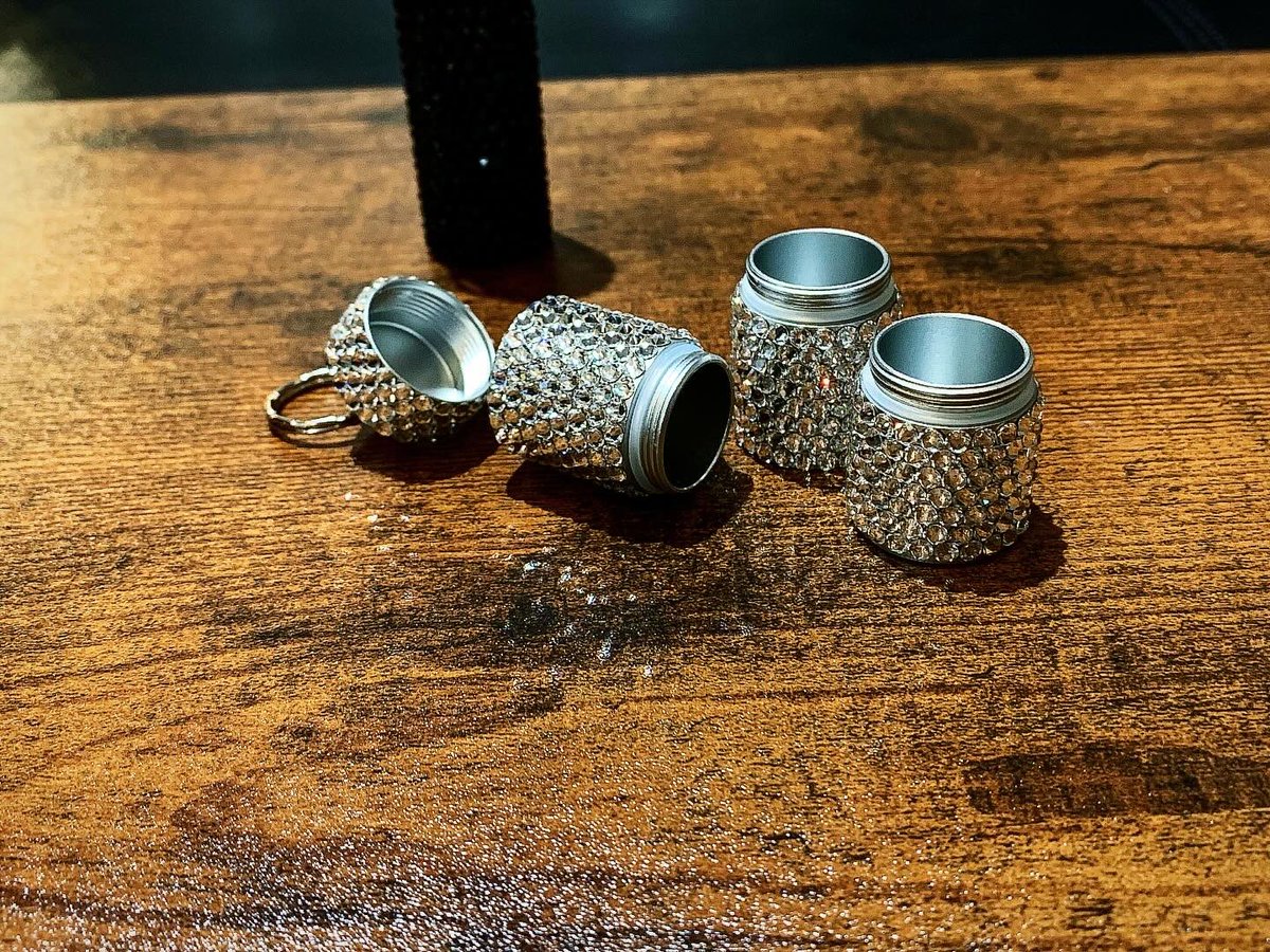 maniaczenya's tweet image. supplement&amp;amp;pill case 💊💎

#pillcase #custom #swarovski #luxury  #crystals #rhinestones #supplements #box #harajuku #omotesando  #原宿 #表参道