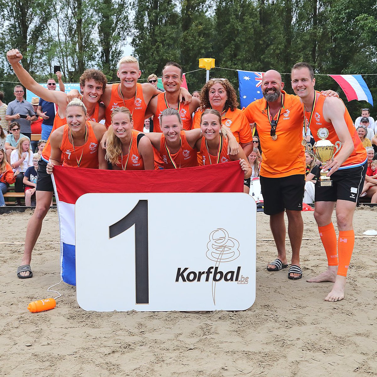 Zondagmiddag oefent het Nederlands beachkorfbalteam ter voorbereiding op de World Games in China op het beachveld van de Rugby Club The Big Stones in Havelte tegen een combinatie DOS'46 Nijeveen en K.V. Mid-Fryslân / Redurisk.
Aanvang 1300. Er zijn nog kaarten.