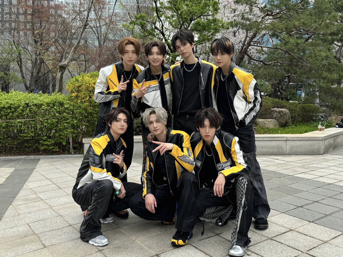 _AMPERSANDONE_'s tweet photo. [📸] 250412 MBC 쇼! 음악중심

누가 와도 이겨낼 수 있는 비결은 바로 앤디어 (ANDEAR) ❤️❤️

ANDEAR is the secret that I can overcome anything❤️❤️

#앰퍼샌드원 #AMPERSANDONE #WILDANDFREE #와일드앤프리 #Kick_Start #킥스타트 https://t.co/MryCn6YyRy