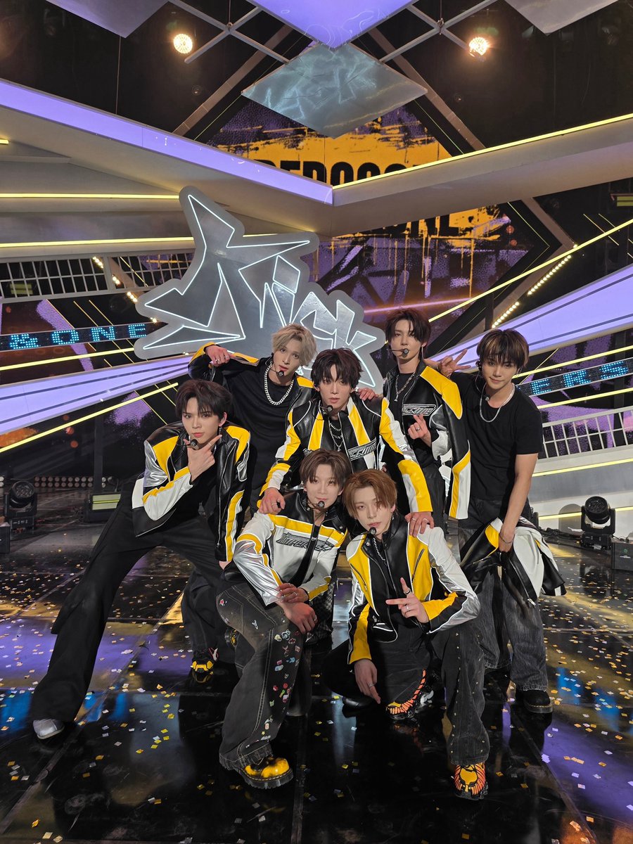_AMPERSANDONE_'s tweet photo. [📸] 250412 MBC 쇼! 음악중심

누가 와도 이겨낼 수 있는 비결은 바로 앤디어 (ANDEAR) ❤️❤️

ANDEAR is the secret that I can overcome anything❤️❤️

#앰퍼샌드원 #AMPERSANDONE #WILDANDFREE #와일드앤프리 #Kick_Start #킥스타트 https://t.co/MryCn6YyRy